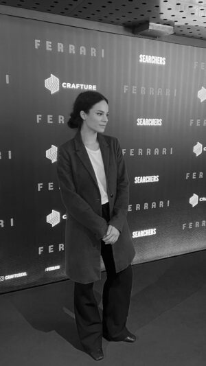 Chloé Leenheer Instagram - Yesterday during the premiere of Ferrari. @thesearchers.nl
