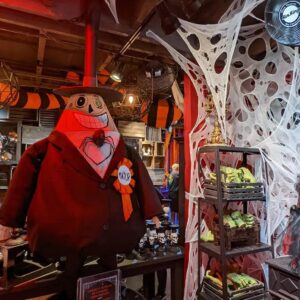 Chloe Noelle Instagram - Guess who had a spooky good time at @rogersgardens? If your answer is Chloe Noelle, you would be right! If that wasn't your answer, better luck next time bud!🦇🖤🦇🖤🦇🖤🦇🖤🦇
.
.
.
.
#halloween2022 #spooky #socal #spookyseason