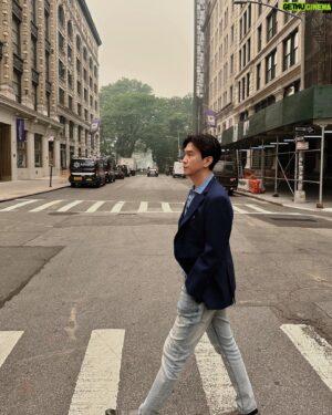 Cho Seung-yeon Instagram - 𝑱𝒖𝒔𝒕 𝒂𝒓𝒓𝒊𝒗𝒆𝒅 𝒊𝒏 𝑵𝒀𝑪!🗽

뉴욕에 왔습니다. 두달정도 머무를 예정인데 중간중간 재밌는 소식들도 남기겠습니다.

그나저나 도착하자마자 캐나다 대형 산불 영향으로 뉴욕을 포함해 미국 동부 대기질이 역대 최악 기록을 갱신중이네요. 이쪽 계신 분들 다들 호흡기 건강 유의하시고 마스크 꼭 챙기시길 !😷🚨

#nyc