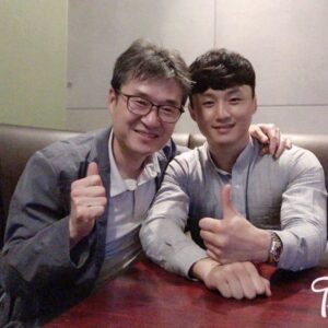 Choi Doo-ho Instagram - 👍
원장님께 오랜만에 치료받고^^
옛날엔 어떻게 주3회씩 치료 받았을까??
#조금 #아픔 #하지만 #낫는다