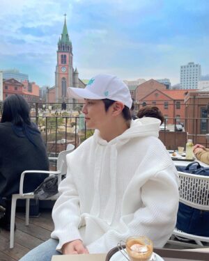 Choi Hyeon-woo Instagram - ⛪️ ☕️ #최현우 #magic #magician