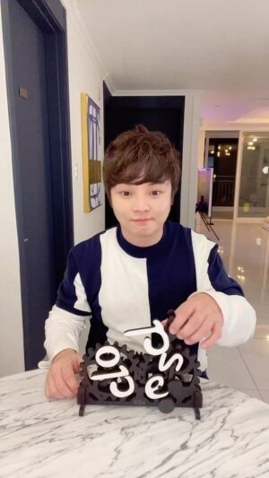 Choi Hyeon-woo Instagram - open? closed! #최현우 #magic #opticalillusion #착시 #키위랩