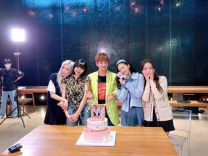 Choi Hyeon-woo Instagram - blackpink와 함께!!! 4주년을 축하해요!!!!!!! 

Congratulations on BLACKPINK’s 4th anniversary. It was an honor for me to be invited for celebrating the 4th anniversary. I am always ready to show magic for BLACKPINK and their fans BLINK, so please invite us again anytime and anywhere~!!! If you want to see more magic, BLINKs are always welcome to come and visit my channel. 

@jennierubyjane @lalalalisa_m @roses_are_rosie @sooyaaa__ 

#최현우 #magic #magician #blackpink #4주년 #youtube #kpop