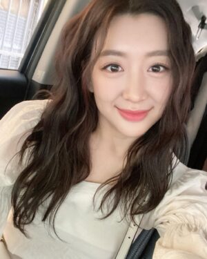 Choi Hyo-eun Instagram - 오늘 헤메 너무 맘에 들었구💓