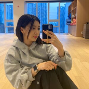 Choi Hyo-eun Instagram - 피드 박제 요청해주시면 
박제 해드려야쥬🫶🏻🙊🤍
