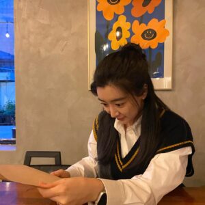 Choi Hyo-eun Instagram - 레몬사와 먹을 생각에 행복🍋