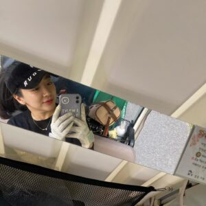 Choi Hyo-eun Instagram - 눈이 몰린것 같지만👀