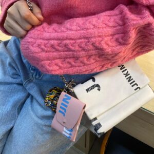 Choi Hyo-eun Instagram - 가방 너무 예뻐요 감사합니당🤍💓