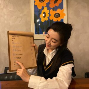 Choi Hyo-eun Instagram - 레몬사와 먹을 생각에 행복🍋