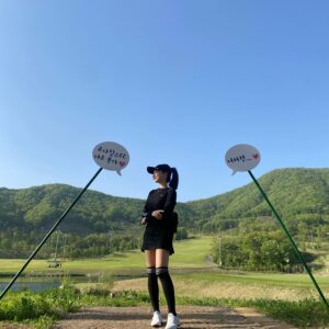 Choi Hyo-eun Instagram - 나만 명랑골프🙈😝