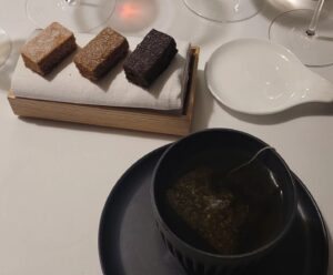 Choi Hyun-seok Instagram - 장진모셰프의 Flux 

7년전 뉴욕행사도 함께했던 셰프장진모
진모셰프가 요리는 진짜 잘한다고 생각됐던 디너

함께 식사했던 일행이 뭔가 이제 진모셰프에게  원숙미가 느껴졌다고
했는데 매우 동감합니다
멋진다 장진모! 

#셰프장진모 #restaurantFlux  #레스토랑플럭스