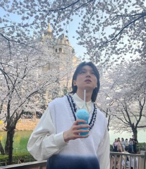 Choi Jae-hyun Instagram - Wish you cherry blossoms
while you can still smell them