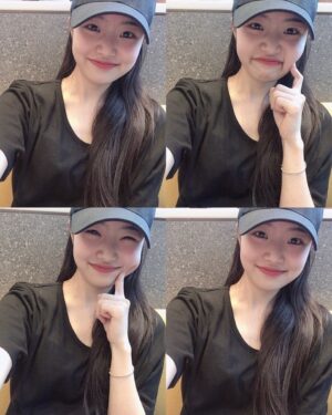 Choi Ji-su Instagram - 따뜻해져라 🖤