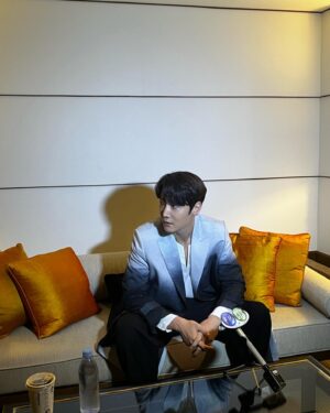Choi Jin-hyuk Instagram - Hello Taiwanese fans!It's been so long!See you at the fan meeting tomorrow!😍👍