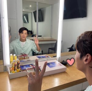 Choi Jin-hyuk Instagram - 온라인팬미팅 전 개인적으로 참 어렵네요 눈앞에서 같이 즐겨야하는데 그럴수가없으니…너무 아쉽네요 ㅠ빨리 코로나가 끝났으면 좋겠습니다ㅠㅠ더레알과 일본팬분들이 보내주신 도시락도 너무 맛있게 잘먹었습니다 감사해요!^^