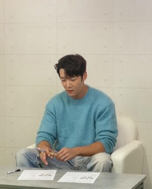 Choi Jin-hyuk Instagram - 예전에 찍었던 미공개사진.오늘아님