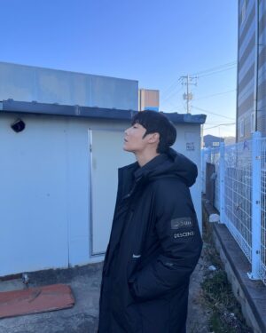 Choi Jin-hyuk Instagram - 간만에 생존신고 감기조심!💕