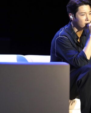 Choi Jin-hyuk Instagram - 19년도의 나를보고…표정이 왜이리 심각하지 ㅎㅎ