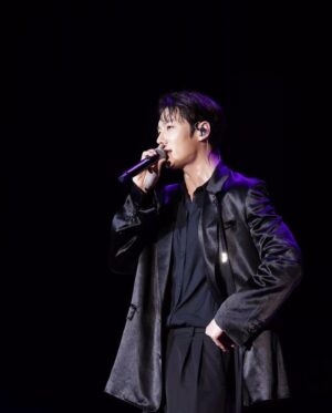 Choi Jin-hyuk Instagram - 19년도의 나를보고…표정이 왜이리 심각하지 ㅎㅎ