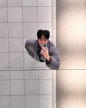 Choi Kyung-hoon Instagram - -
🤩