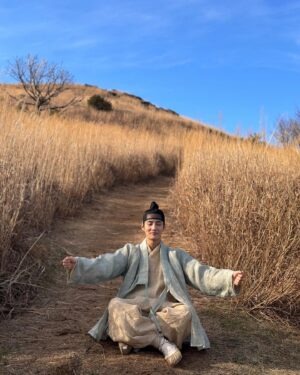 Choi Kyung-hoon Instagram - -
제 자서전에 새로운 페이지를 선물해 준 감독님 작가님 조감독님 스텝분들 배우분들 시청자분들께 감사드립니다. 
아무리 돌아봐도 좋은 기억밖에 없네요.
부겸이를 만나 정말 행복했습니다.
더 좋은 모습으로 찾아뵐 수 있도록 노력하겠습니다. :)
행복한 연말 되세요✨
#혼례대첩#안녕