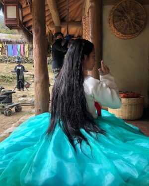 Choi Kyung-hoon Instagram - -

옷 갈아 입은 윤부겸
장발 미녀 조예진

오늘 밤 9시 45분 KBS2
#혼례대첩