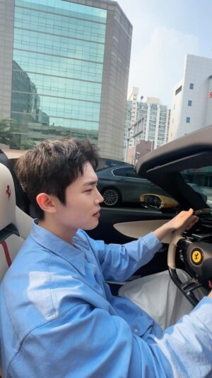 Choi Si-hun Instagram - 폭염때문인지 긴장해서 그런지 땀범벅
