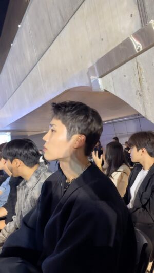 Choi Si-hun Instagram - 아이돌을 이렇게 가까이 본적은 처음입니다🫣☺️
내적 댄스 100%
#runwaytoseoul #런웨이투서울 #2023runwaytoseoul #rts #wwdkorea