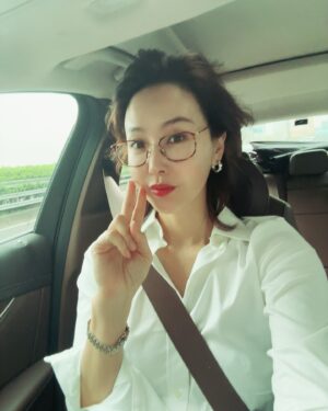 Choi Su-rin Instagram - 🍅🍅🍅Good morning 🍅🍅🍅아침엔 토마토한잔 .. 이 맘때 대저토마토가 맛있어 ..곧 들어갈까봐 열심히 먹는 중야…부산에 대저라는 동네서 나오는 쫄깃하고 푸른 토마토 벌써 몇박스째 주문중이야…함 가보고 싶어 거기..토마토농장…

일년동안 토마토는 떨어질 일이 없고 샐러드에 절임에 스파게티에 스튜나 즙으로 ..

나의 토마토 사랑은 오래됐어..판교에 자연식 식당에서 초록토마토절임을 먹고 반해버렸거든…그후로 사다먹다가 만들기 시작했지..오늘도 세개를 갈아 아주 큰 컵에 가득 좋은 에너지를 흡입했어.. 

I love tomato🍅🍅🍅🍅🍅🍅🍅🍅🍅🍅🍅🍅🍅🍅🍅🍅