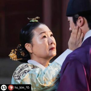 Choi Won-young Instagram - 슈룹 
오늘밤 9:10
'Last. ep16'

#hs_kim_95 #regram #Queen's #Umbrella #벌써 #그리운사람들🙆 ❤☂️