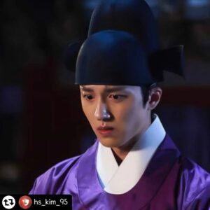 Choi Won-young Instagram - 슈룹 
오늘밤 9:10
'Last. ep16'

#hs_kim_95 #regram #Queen's #Umbrella #벌써 #그리운사람들🙆 ❤☂️