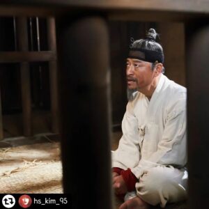 Choi Won-young Instagram - 슈룹 
오늘밤 9:10
'Last. ep16'

#hs_kim_95 #regram #Queen's #Umbrella #벌써 #그리운사람들🙆 ❤☂️