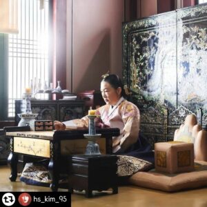 Choi Won-young Instagram - 슈룹 
오늘밤 9:10
'Last. ep16'

#hs_kim_95 #regram #Queen's #Umbrella #벌써 #그리운사람들🙆 ❤☂️