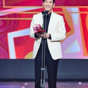 Choi Won-young Instagram - 2022 mbc 연기대상
'Best  Character 상' 🙏

금수저 작품으로 수상을 했습니다. 
작품을 함께해준 동료들  모두감사하고, 
 드라마 사랑해주신 팬분들도 감사합니다.!! 😚🥰
 덕분에 2022년은 참 충만하고 기쁜한해의 기억으로  마무리할거 같습니다.  모두 한해동안 열심이셨고 수고하셨습니다.👍 
2023년 새해에도 건강하게 소중한 일상을  잘 느끼며
더 웃을수 있기를  기원합니다.🙏 
❤Happy new year❤

#2022굿바이_2023웰컴 #금수저배우들과 #일등공신4인방  #정채연👍  #육성재  #연우  #이종원  #오랜만에만난  #수영윤아 #우린소녀시대  #그리고  #혜리^^ #꽃피면달생각하고🌸  #모두축하합니다👏