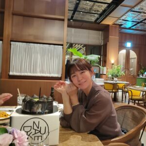 Choi Won-young Instagram - 🎂 Queen's  birthday 🎉 
늘 바쁘게 사는 심배우님 아이들 케어에  고생도 많은.. 그럼에도 불구하고  Viva la  vida ~ 🌈
생일 축하합니다 ! ^^✨️(ft: 같은 1월생 😎)