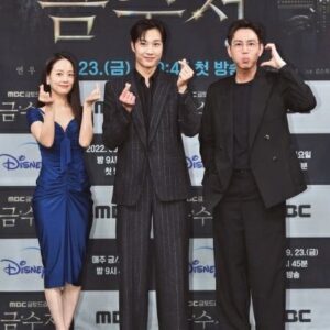 Choi Won-young Instagram - mbc드라마 '금수저' 
오늘밤! 첫방송!
9시45분!!

#금토드라마금수저 #제작발표회 #사랑과관심부탁드려용💕 🤴👑