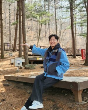 Choi Won-young Instagram - 왔구나.. 봄!! !🏕

#봄날 #📽📺가평 #유명산 #106cm #우연의일치?! #😂