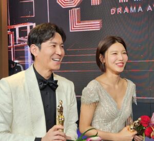 Choi Won-young Instagram - 2022 mbc 연기대상
'Best  Character 상' 🙏

금수저 작품으로 수상을 했습니다. 
작품을 함께해준 동료들  모두감사하고, 
 드라마 사랑해주신 팬분들도 감사합니다.!! 😚🥰
 덕분에 2022년은 참 충만하고 기쁜한해의 기억으로  마무리할거 같습니다.  모두 한해동안 열심이셨고 수고하셨습니다.👍 
2023년 새해에도 건강하게 소중한 일상을  잘 느끼며
더 웃을수 있기를  기원합니다.🙏 
❤Happy new year❤

#2022굿바이_2023웰컴 #금수저배우들과 #일등공신4인방  #정채연👍  #육성재  #연우  #이종원  #오랜만에만난  #수영윤아 #우린소녀시대  #그리고  #혜리^^ #꽃피면달생각하고🌸  #모두축하합니다👏
