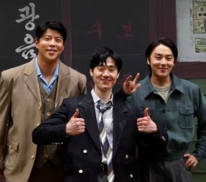 Choi Woo-sung Instagram - 🥹
<수사반장1958>이 끝났네요...정말 보내기 싫었는데ㅠ

저에게 많은 위로와 도움이 되었던 작품이라 더욱 오랫동안 기억 속에서 자리할 거 같습니다!

주변에서 도움 주신 많은 분들 정말 감사드리고 저는 다시 또 다른 캐릭터로 만나 뵙겠습니다😁👋

그동안 수사반장 1958을 사랑해 주신 분들과 저 조경환을 지켜봐 주신 분들에게 진심으로 감사드립니다~!!

#수사반장1958#이제는#진짜안녕
#조경환#불곰팔뚝#🐻#🐾