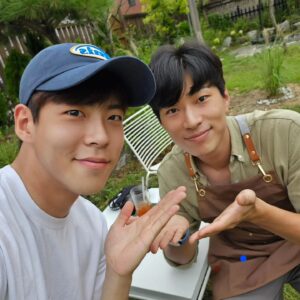 Choi Woo-sung Instagram - 🍪
형 카페 놀러왔다가 너무 맛있어서 시간가는지도 모르고 먹었네ㅎㅎ

#마들렌#훈훈한#채훈이형#파주#씨포레스트