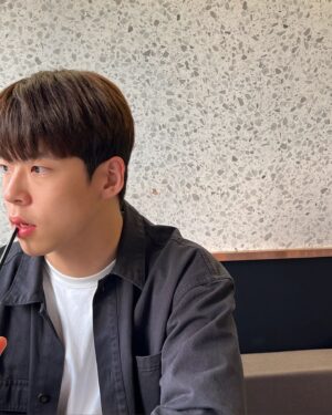Choi Woo-sung Instagram - 말렌카🍯케이크💛🧡
