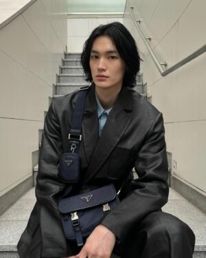 Choi Yeon-kyu Instagram - #Gifted @prada 

프라다의 새로운 리-나일론백을 소개드립니다
해양 수집 플라스틱을 정화해 만든 재생 나일론으로 만들어 환경친화적이고 실용적이며 완벽한 디자인의 가방입니다🥰

#Prada #PradaReNylon