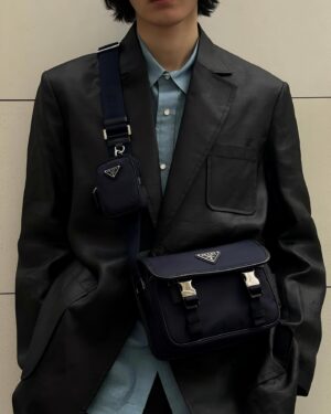 Choi Yeon-kyu Instagram - #Gifted @prada 

프라다의 새로운 리-나일론백을 소개드립니다
해양 수집 플라스틱을 정화해 만든 재생 나일론으로 만들어 환경친화적이고 실용적이며 완벽한 디자인의 가방입니다🥰

#Prada #PradaReNylon