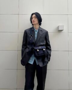 Choi Yeon-kyu Instagram - #Gifted @prada 

프라다의 새로운 리-나일론백을 소개드립니다
해양 수집 플라스틱을 정화해 만든 재생 나일론으로 만들어 환경친화적이고 실용적이며 완벽한 디자인의 가방입니다🥰

#Prada #PradaReNylon
