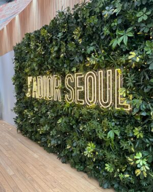 Choi Yeon-kyu Instagram - #유료광고 @diorbeauty 

디올 디올리비에라 팝업이 성수동 LOOOP카페에서 오픈합니다🎉
05.31 - 06.30 까지 운영하는 이 팝업은 뉴 썸머 에디션 에덴 록, 디올리비에라, 쟈스망 데 쟝주를 더불어 여러 다양한 아이템을 만나보실 수 있습니다. 
카카오톡 예약하기에서 사전예약도 가능하시니, 방문하셔서 디올의 웰컴 기프트도 받아가세요🥰

#디올리비에라 #디올리비에라팝업스토어 #DIORIVIERA #DIORSUMMER #디올향수 #디올라콜렉시옹프리베 #라콜렉시옹프리베썸머에디션