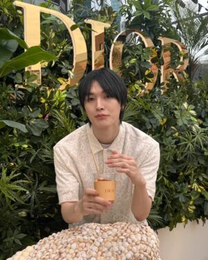 Choi Yeon-kyu Instagram - #유료광고 @diorbeauty 

디올 디올리비에라 팝업이 성수동 LOOOP카페에서 오픈합니다🎉
05.31 - 06.30 까지 운영하는 이 팝업은 뉴 썸머 에디션 에덴 록, 디올리비에라, 쟈스망 데 쟝주를 더불어 여러 다양한 아이템을 만나보실 수 있습니다. 
카카오톡 예약하기에서 사전예약도 가능하시니, 방문하셔서 디올의 웰컴 기프트도 받아가세요🥰

#디올리비에라 #디올리비에라팝업스토어 #DIORIVIERA #DIORSUMMER #디올향수 #디올라콜렉시옹프리베 #라콜렉시옹프리베썸머에디션