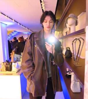 Choi Yeon-kyu Instagram - #광고 @fendi 
FENDI WINTER 23-24 COLLECTION
스테파노 필라티의 펜디 윈터 컬렉션을 10/26부터 펜디 부띠끄에서 만나보세요!
#Fendi #FendiWinter