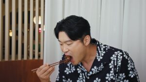 Choiza Instagram - 이 멤버라면 중국집에 둘이서가는거 인정? 

할아버지 때부터 대대로 내려오는 레시피에 더해진 손주의 적절한 리터치. 절제된 편곡으로 멋지게 재탄생한 리메이크곡 처럼 친숙하면서도 세련된 중식을 노래할때보다 먹을때 더 섹시한 식영이형과 함께 먹어봤습니다. 

최자로드9 - Link in bio☝️

#최자로드9 #압구정 #중식 #보보식당 #성시경
