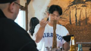 Choiza Instagram - 뒷고기 먹으러 김해까지 달려간 두 돼지의 감동실화로 쫄깃하게 시작합니다. 

최자로드9

#최자로드9 #김해 #뒷고기 #맛타고라스