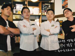 Choiza Instagram - 전국구 맛집에도 절대 지지않는 동네 이자카야 난 이집 나폴리탄이 정말 좋다. 먹는거 좋아하는 형이랑 먹는거 얘기하면서 배터지게 먹았던날

link in bio ☝️
#최자로드8 #금호동 #마케나이데 #이자카야 #김풍 #나폴리탄 #마파두부